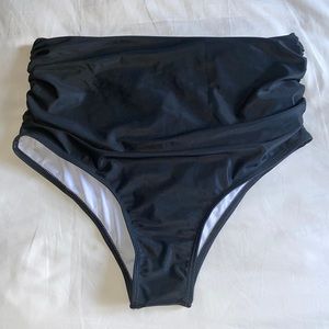 Bikini bottom size M